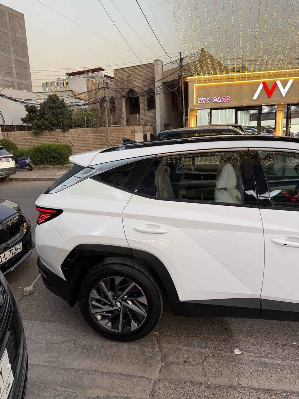 السلام عليكم 
عندي توسان ٢٤ خليجية لون ابيض بانوراما رقم بغداد بسمي من هي زيرو حاليا ماشية ٢٨ الف وقابلة للزيادة السيارة نظيفة جدا عده رصعة زغيرة موضحة بالصور ويل ١٨ كشنات مخمل كهرباء جنطة عادية مو كهرباء رايدهة ب ٢١ الف يعني شدتين وعشرة وبيهة مجال بسيط مكاني بغداد للاتصال على ابو زهراء *********** وبي واتساب
