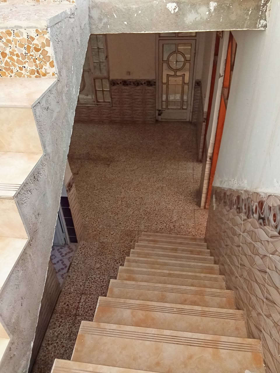 الدار للبيع/  250 متر مربع طابق واحد جاهز للسكن
غرفتين نوم وصاله ومطبخ وحمام عدد 3// طابو صرف
العنوان كوت حي الجامعه الاولى خلف المستشفى التركي 
قرب مجمع الرواد السكني// للاستفسار الاتصال على الرقم 
*********** موجود واتساب أو ماسنجر
