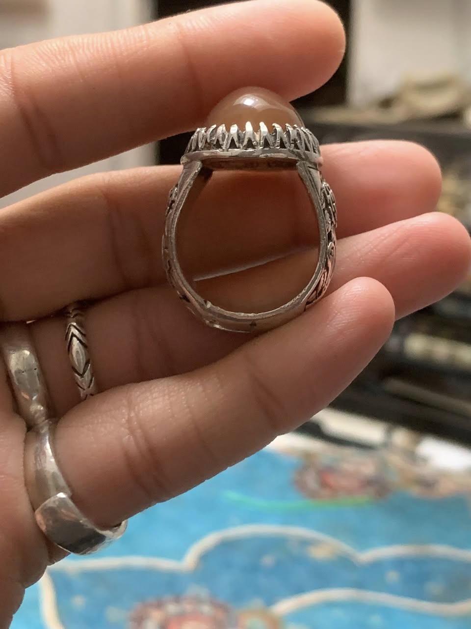 اللهم صل على محمد وآل محمد وعجل فرجهم
عقيق يماني طبيعي جراخه قبة داريه لون مشمشي جميل جداً بالواقع تصوير تعبان كلش

صياغه يدويه ثكيله كلش شغل الكاظميه  يدوي مو قالب ولا طبع نقش وصياغه يدويه ثقيله

سعره ١٧٥ الف نهائي مع التوصيل


**إذا كنت صاحب هذا الإعلان وتريد حذفه لأي سبب، رجاءا أرسل رسالة إلى الدعم الفني**