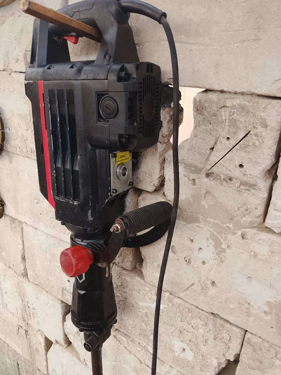 السلام عليكم دريلات أخو الجديد 
شغلات وقويات وكل خلل مابي وشرط الفحص 
الاسعار والتفاصيل مذكوره داخل الصور 
يوجد توصيل لكفافه محافظات العراق وبغداد 5 آلاف 
*********** يوجد واتساب
