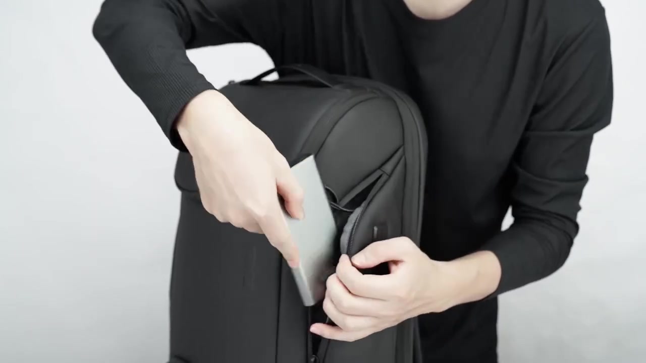 🚶‍♂️ الزيارة الأربعينية قربت... وأهم شي تحتاجه بالطريق؟
تلفونك يبقى مشحون، وحقيبة مريحة تشيل بيها أغراضك.

🎒 روز هاوس وفرتلك الاثنين بمنتج واحد!

شنطة ظهر عملية وأنيقة، مزودة بمنفذ USB حتى تربط الباور بانك وتشحن موبايلك بسهولة أثناء المشي.

✨ المميزات:
🔋 منفذ USB للشحن
🎒 تصميم عصري وأنيق
🗂️ جيوب متعددة لتنظيم أغراضك
🎓 مناسبة للدوام، الجامعة، السفر، والزيارة
💪 خامة متينة وخفيفة الوزن
🖤 متوفرة باللون الأسود الأنيق

لل حجز المراسلة خاص


**إذا كنت صاحب هذا الإعلان وتريد حذفه لأي سبب، رجاءا أرسل رسالة إلى الدعم الفني**