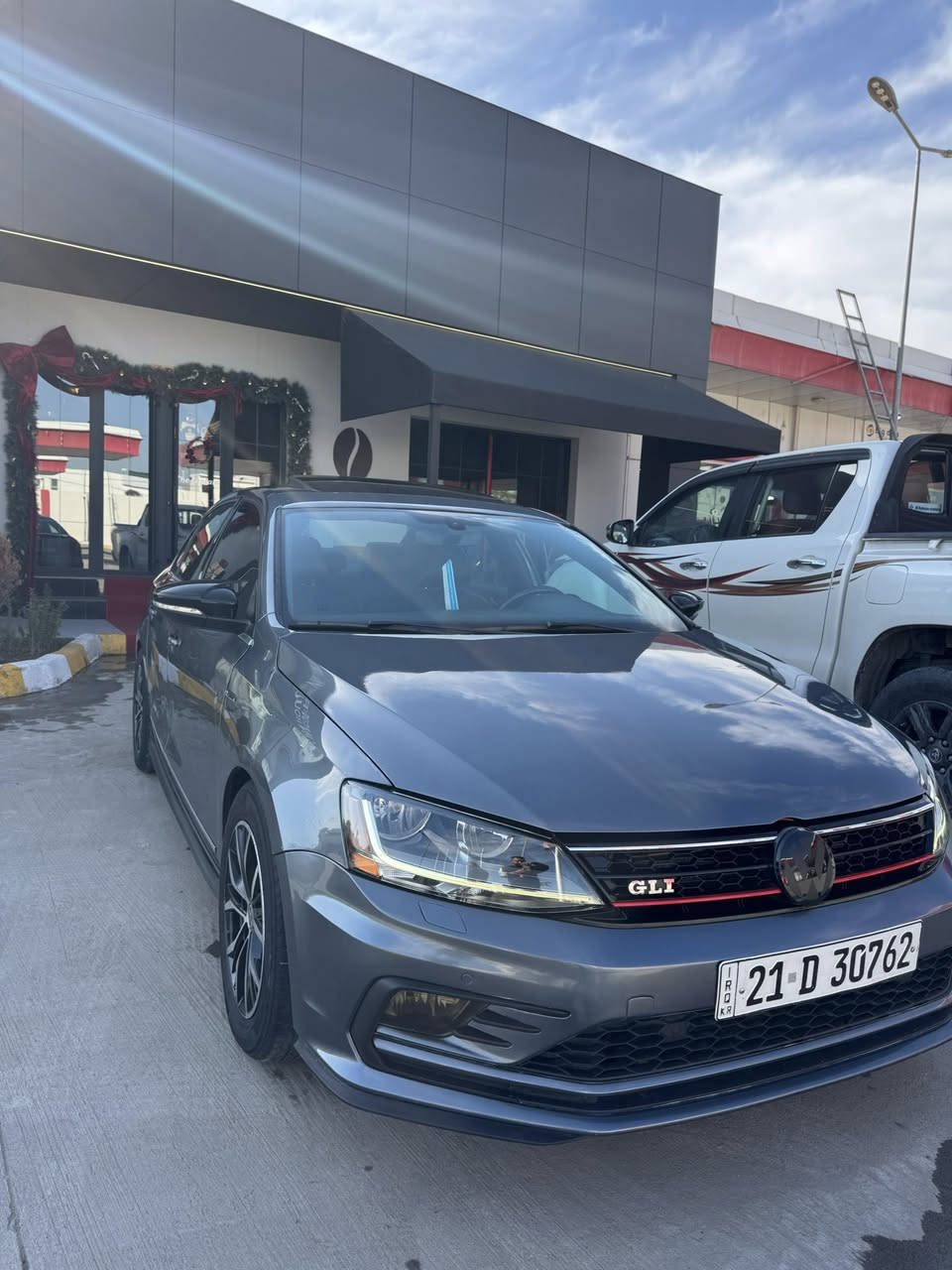 سلام عليكم جيتا موديل 2018 مواصفات GLIمفولة مواصفات بصمة باب بصمة تشغيل رادار 360درجة رادار امامي و خلفي و جانبي أوتو بريك كشن جلد تدفئة كير محرك شرط كير شفت دمام خلفي بلاد حدادية جديد تخم تاير جديد حادث السيارة بونيد وجامرلغ بدون شواصي السعر 138 مكان السيارة كركوك  رقم موبايل  ***********
