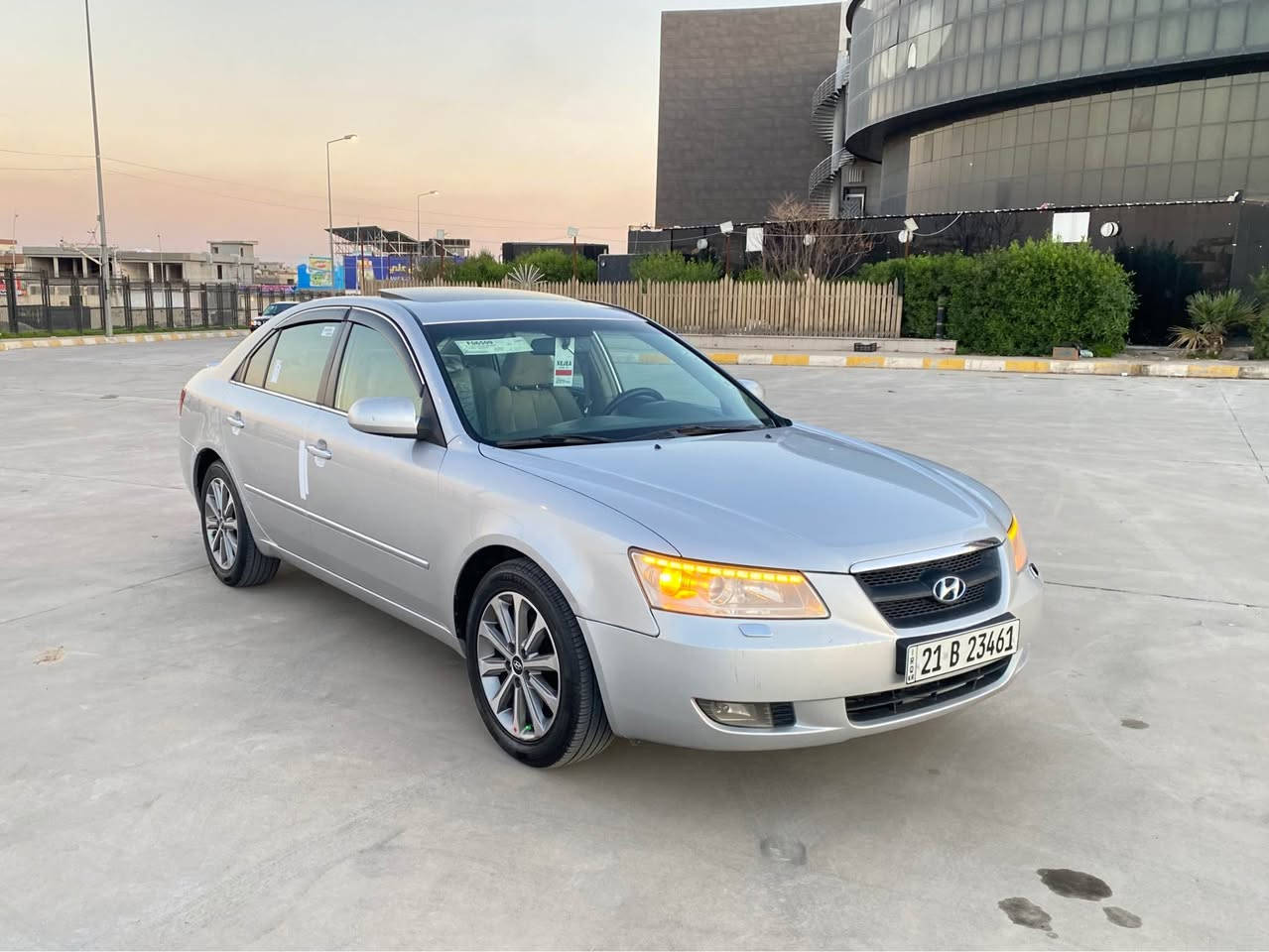 سوناتا خليجي 2006 رقم سليمانية 21
حجم المحرك V6 ستة سلندر  مامفتوح 
كير ومحرك وكالة شرط بدون صوت وصرف وبخار
سنوية ورقم وهزة وبراد كلها جديد 2028 شهر ال 8
طخم تايرات جديدة ( لوك )
ويل كروم حجم ( 17 ) المرغوب عدد 5 
دشبول لوك غرفة السيارة وكشنات نظيفة جداً 
دشبول وبردات مطعم صاج بلادي
يدات الأبواب نيكل بلادي
بصمة تشغيل 
 سقف سلايت روف
شاشة وكاميرا خلفية 
تحكم استيرن طرفين
حساسات دعامية خلفية
كشن جك / بلاجيكتور زينون
منظومة لايتات زينون اصفر 
كهربائيات شرط تبريد ثلج  ❄️ 
طخم صدر حدادية شرط
سيارة جاهزة 100 % احلى من الصور 
سيارة بدون صبغ فقط باب السائق مبدل 
آسيا واتساب ***********
كورك             ***********
شرط التحويل والغرامات او وكالة
سيارة باسم ولد صديقي موجود  بكركوك
مكاني كركوك إسكان قرب مستشفى أزادي
 سعره 99 $ ومجال للطيبين
شراي خابر وتدلل
•••
® كركوك, العراق
