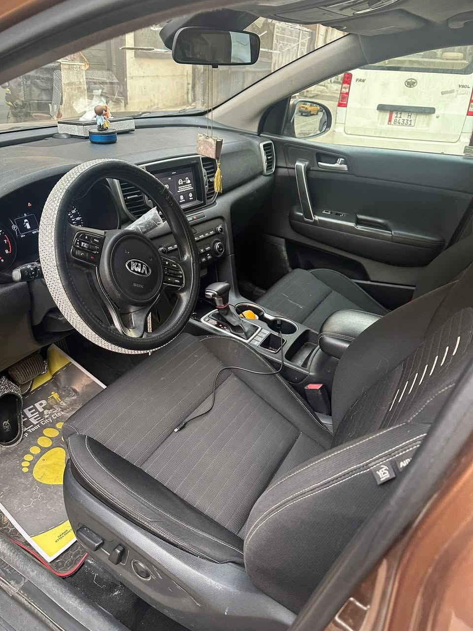 سلام وعليكم
سبورتج وارد امريكي

فتحه 

كراسي 

كهرباء 

وهيتر

سويج 

سياره قطعتين صبغ 

بيها 

موديل 2017

ماشيه 93 

رقم اربيل

سياره محرك جيتي لاين

سعره ***********
