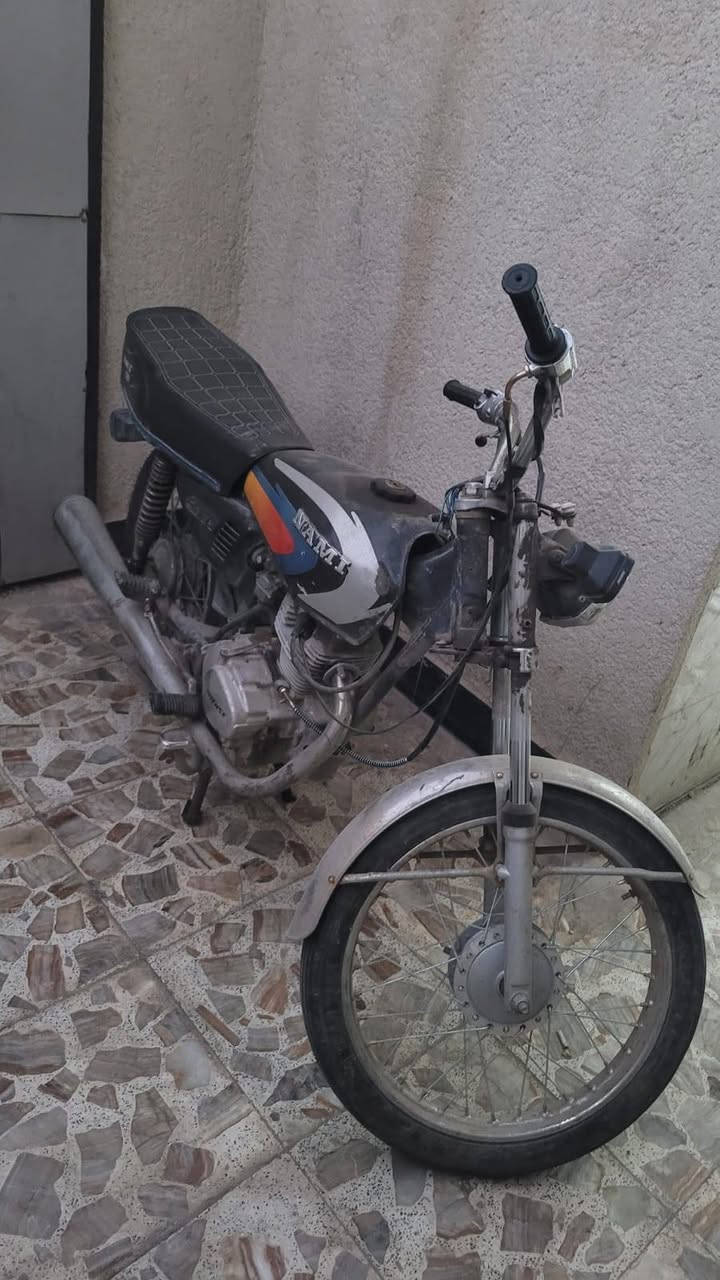 دراجه ايرانيه للبيع دراجه عوزها ترتيبات بسيطه اوراقها كاملات شاصي 2013 سعر ٥٥٠.
للتواصل ***********. التايرات و الوياله جدد
