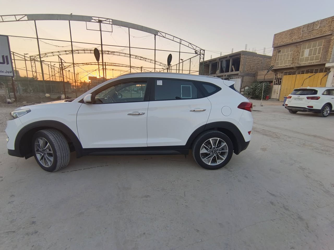 سلام عليكم
توسان مديل 2018خليجي 
كفاله سياره سبير منازل 
ماشيه 150
بيها رصعات بسيطات بل قماره بس 
سعر 172 وبيها مجال
مكاني حله شارع ٨٠ 
م/***********
