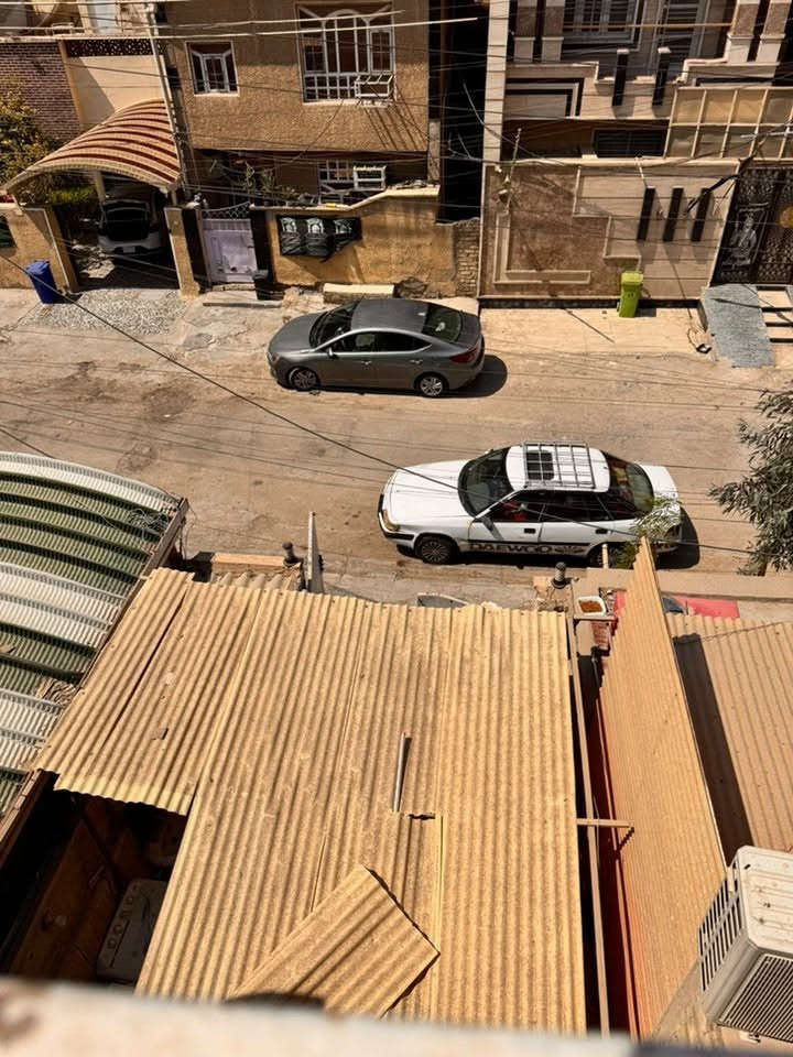 مشتمل ٨٠ متر واجها ٤ ونزال ٢٠ طابقين يقع على شارع ١٢ متر الشعب مقابل محططة وقود حي عدن 
مكتب النهرين للعقار 
هاتف ***********
