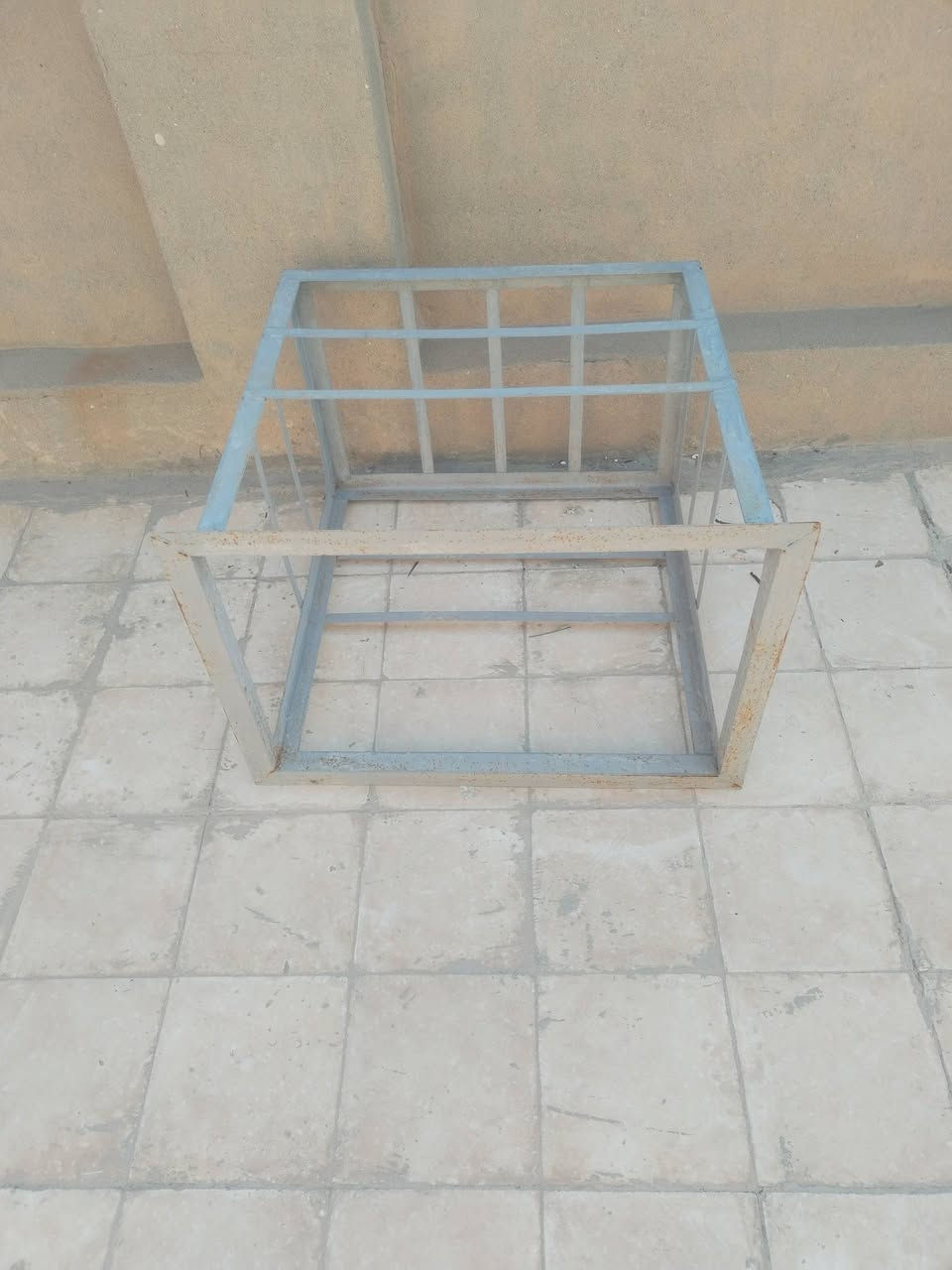 الس لام عليكم قفص مال مكيف للبيع قفص قوي مابيه اي زنجار مثل ما موضح بل صوره كوت كفاءات *********** سعره 25 وبي مجال بسيطط
