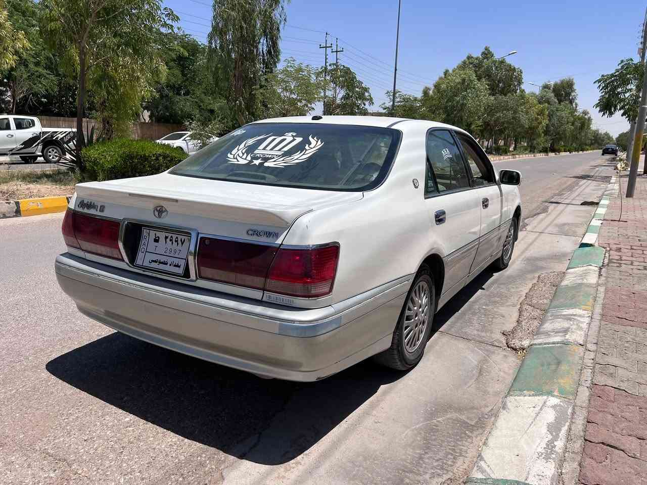 ملیک۲٠٠۳
براوە
ناوزرد
کریستال
۳دوکمە 
پردە 

***********
