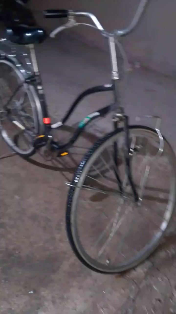 بايسكل حجم27 للبيع فقط بريك كدام و جامه لاوخ لي كدام مابي مثل ما كدامك سعره60وبي مجال


**إذا كنت صاحب هذا الإعلان وتريد حذفه لأي سبب، رجاءا أرسل رسالة إلى الدعم الفني**