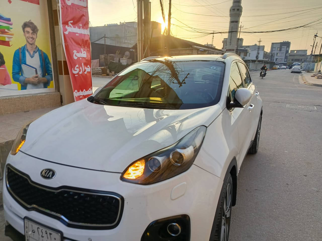 السلام عليكم
سبورتج 2018 خليجي
محرك GDI 2.4 AWD
فول مواصفات
مواصفات الجيتي لاين  بس بدون صندوك الكهرباء والتبريد بلكشنات
  غرفتها نضيفه بلادي جانت مغلفه من اول يوم كشنات سبورت حضن لونين جلد مخرم
حداديتها جديده تايراتها نص عمر بطاريه جديده
دسكات دبل لنك جديده يعني السياره مناقصها شي حتى حمام متحتاج
دهن كير جديد تم تبديله على ضوء الكتلوك بعد ماعبرت ال 120 الف كيلو
بلاديه على وضع الشركه لا مبدل بيها شي ولا عاطل  بيها  شي ولا مبرمجه 
السياره اخذتها زيرو بسنتها وعلى ايدي ومكفوله من كلشي الا من رصعات على الجانب الايسر تتصلح بارد او بي دي ار اني ممشتغلها مخليها على وضعها
ماشيه 127 الف كيلو

   متواجد بغداد بحي الجهاد وحي الحسين والسيديه
رقمي *********** ومتوفر واتس اب
السياره عارضها 185  وبيها مجال ان شاء الله
