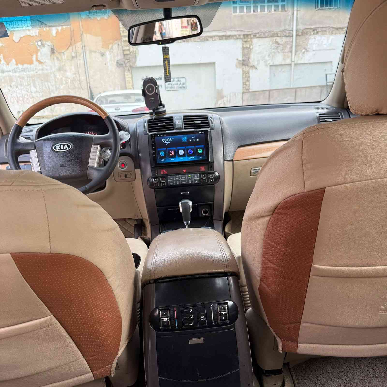 🌷ببركة الصلاة على محمد وآل محمد 🌷للبيع كيا مهافي موديل2012لون ابيض  رقم بغداد الدولي الجديد ب اسمي هزه وفحص وسنويه كله جديد تريد تحويل  ثاني يوم بيه  بابتين صبغ اثر شخوط فقط شي    مواصفات  فول البصمه ول   ابواب كشنات جلد وكهرباء  تبريد وتدفئة الكشنات فتحه سقف طكتين گير ومحرك مكفولات برغي ممفتوح بيهن على وضع الشركه مكينة 6 سلندر 7 راكب 3 ثلاث قطع تبريدً مركزي منفصل شاشه كبيره وكامره دواره فول تحكم ستيرن جهتين كروز مثبت السرعه مانع الانزلاق لد امامي ولد خلفي  نضام منحدرات كشافات زينون لايتات زينون بك لأيد LED ويل كب كبير مود درايف ثلاثه انضمه قياده سبورت وسمارت وايكو اقتصاد البانزين كشن كهرباء  داخل لونين بيجي واسود وبعد بيها مواصفات اكثر / مكان السيارة بغداد- الرصافه🌷🌹🌷🌹
للاستفسار الاتصال على 
الرقم  ***********وبيه واتساب#السعر_158 🌹🌹 وبيها مجال  للشراي🥀🥀
ملاحظة ⚜️ السيارة كاملة بدون اي نقص العنوان بغداد ا
