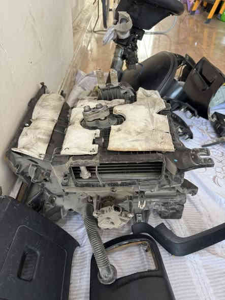 السلام عليكم غراض فورتي موديل 14 / 15 / 16 مسجل بلادي شاشه لمس فريز كامل ستيرن كامل هوه وماطور وباقي الغراض كدامك ممتواجد عل نت الاتصال ***********
