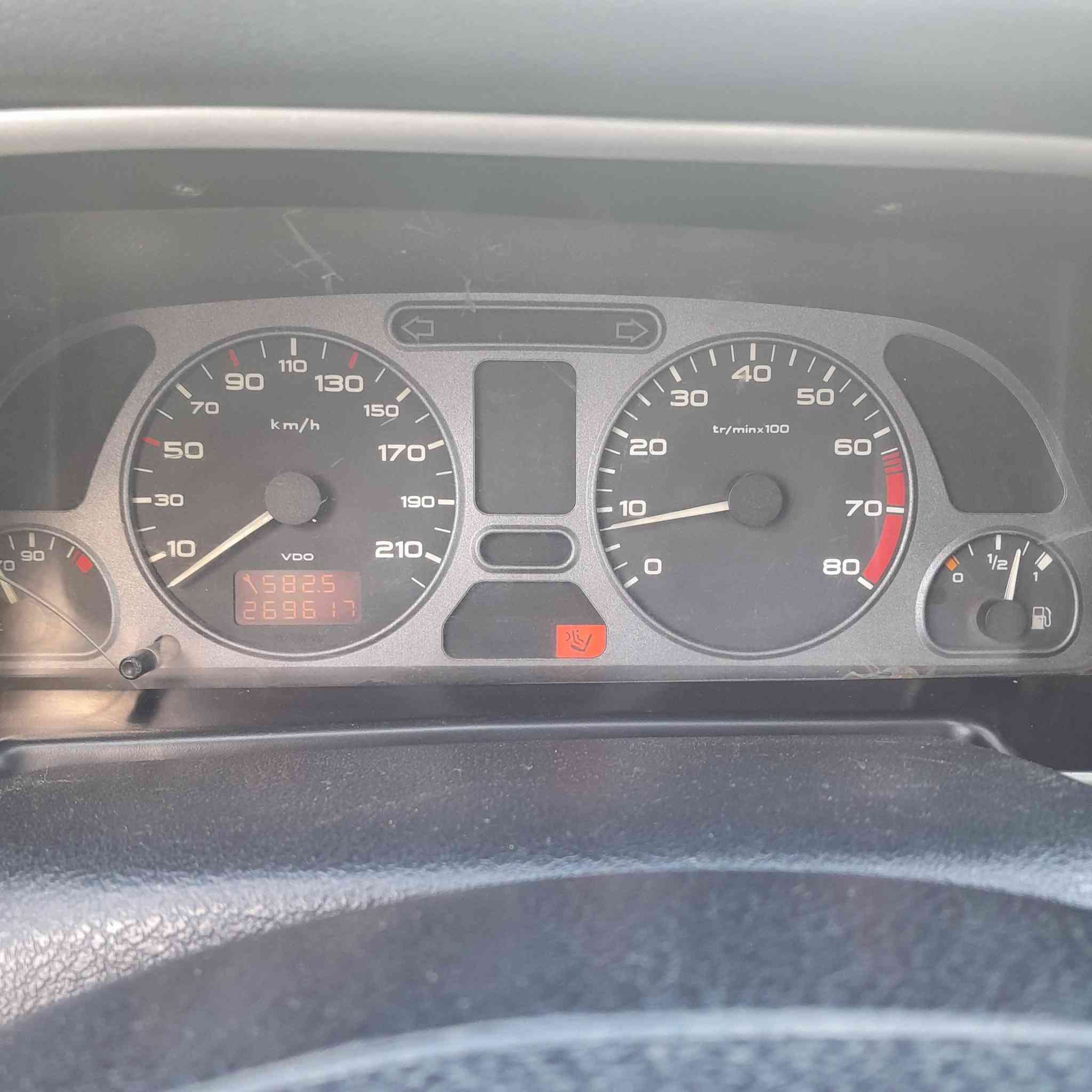 ألسلام عليكم بيجو للبيع ٣٠٦ قطعه وحده صبغ ألسياره كله عل بلاد تبريد محرك صدر تايرات كله جديد رقم بغداد دولي شرط ألتحويل وألغرامات مكان ألسياره صلاح الدين الضلوعيه ألسعر ٥٨ وبي مجال  *********** موديل ٢٠٠١
