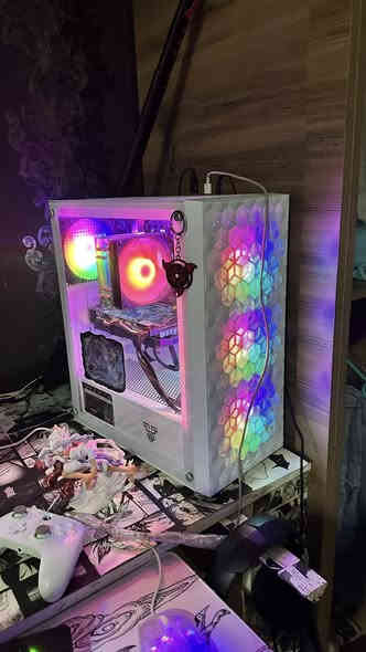 سلام عليكم 
PC جديد بلكامل مصارلي اشهر استخدمه 
كل قطع بل باكيت شراء فوري جديدات ومع الباكيتات وياهن
ويشغل كلً العاب بلعالم وسايبر بنك وكل العاب متطلبه ولقوية تلعبها بسلاسه وبريحيه

نسخه asus اقوه نوع RX 580 8GB
R5 5500 
 Lexar 620 احسن نوعSSD 512
مذر بورد asus B450  M -all
رامات 16 نوع جديد وقوي جدا
4 مراوح كبار 
باور سبلاي 550 واط افضل نوع ايضاً

سعر جهاز عارضه ب 650 وبيه مجال قوي لليفتهم وشراي يتواصل ويايه علفيس او عبر رقم ***********
