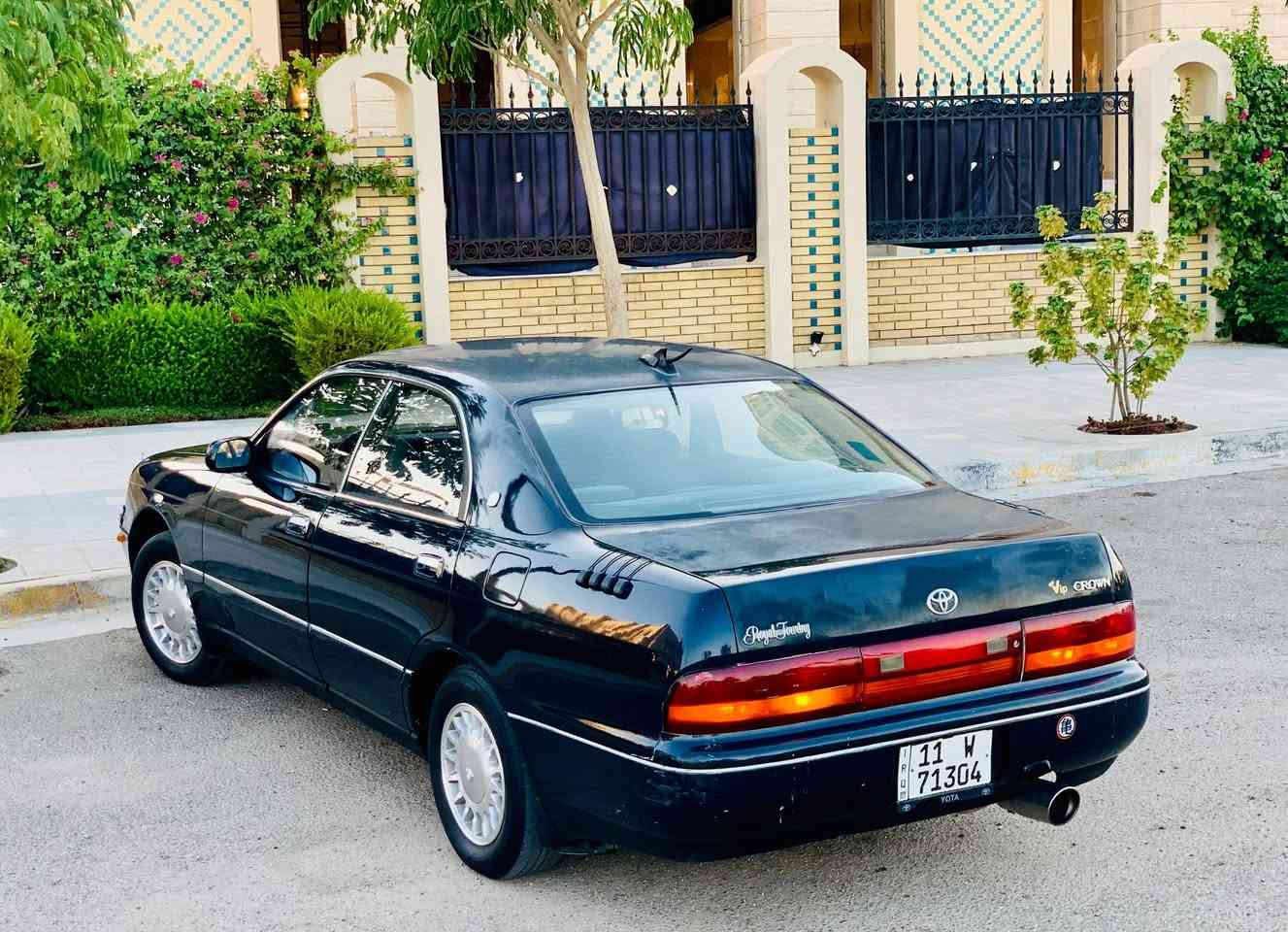 السلام عليكم ورحمة الله 
للبيع بطه متصل موديل 1993 رقم بغداد انكليزي تحويل مباشر سنويه مجدده لل2030  گير ومكينه 2500 شرط حاويه جدد السياره كفالة عامه حتى من الخياس 
وجديده بمعنى الكلمه من دواخل تخم تاير حداديه اسفنج كهربائيات كلها شغاله شرط التبريد ثلج منظومه كلها جديده ويل جديد سنتر لوك جام كله شغال شاشه جبيره ادامه كامله جديده مال جناي السياره احلا من الصور 
مكان السيارة كربلاء السعر 55 وبيها مجال 
للاتصال….***********
