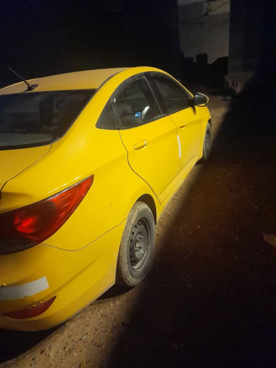 سلام عليكم اكسنت مضلع موديل 13وارد امريكي  تكسي 1600-GDI هيئه غرامات مصفر حادثه جاملغ اليمنه تخم تاير جديد تبريد ثلج❄☃️ السياره خير من الله مشيها رقم بغداد  شاشه للبيع السعر 79و بيها مجال بصيط مكاني بغداد المحموديه رقمي***********
