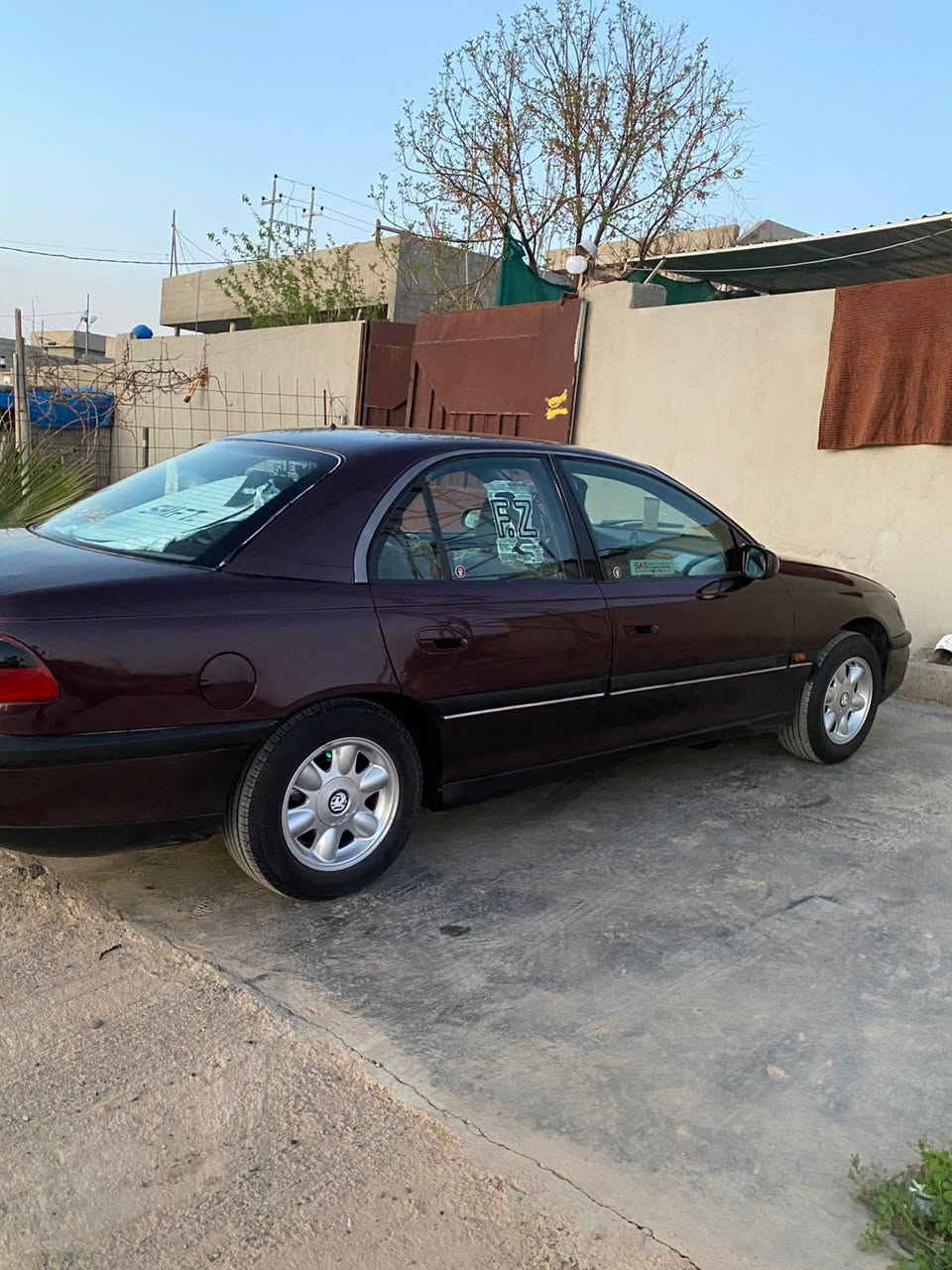 اوبل موديل 1994 محرك 20 كير اوتماتيك فول فول
جوم كهرباء 
رقم كركوك سنويه منتهيه  شرط تحويل 
هزه جديده 
بطاقه بانزين بيه 
تبريد 🥶نقص كوبريسر 
بدون ضربه كل جسمه عل بلاد 
كلير لجماليه فقط 
سعر 38$ بيه مجال بسيط 
***********
