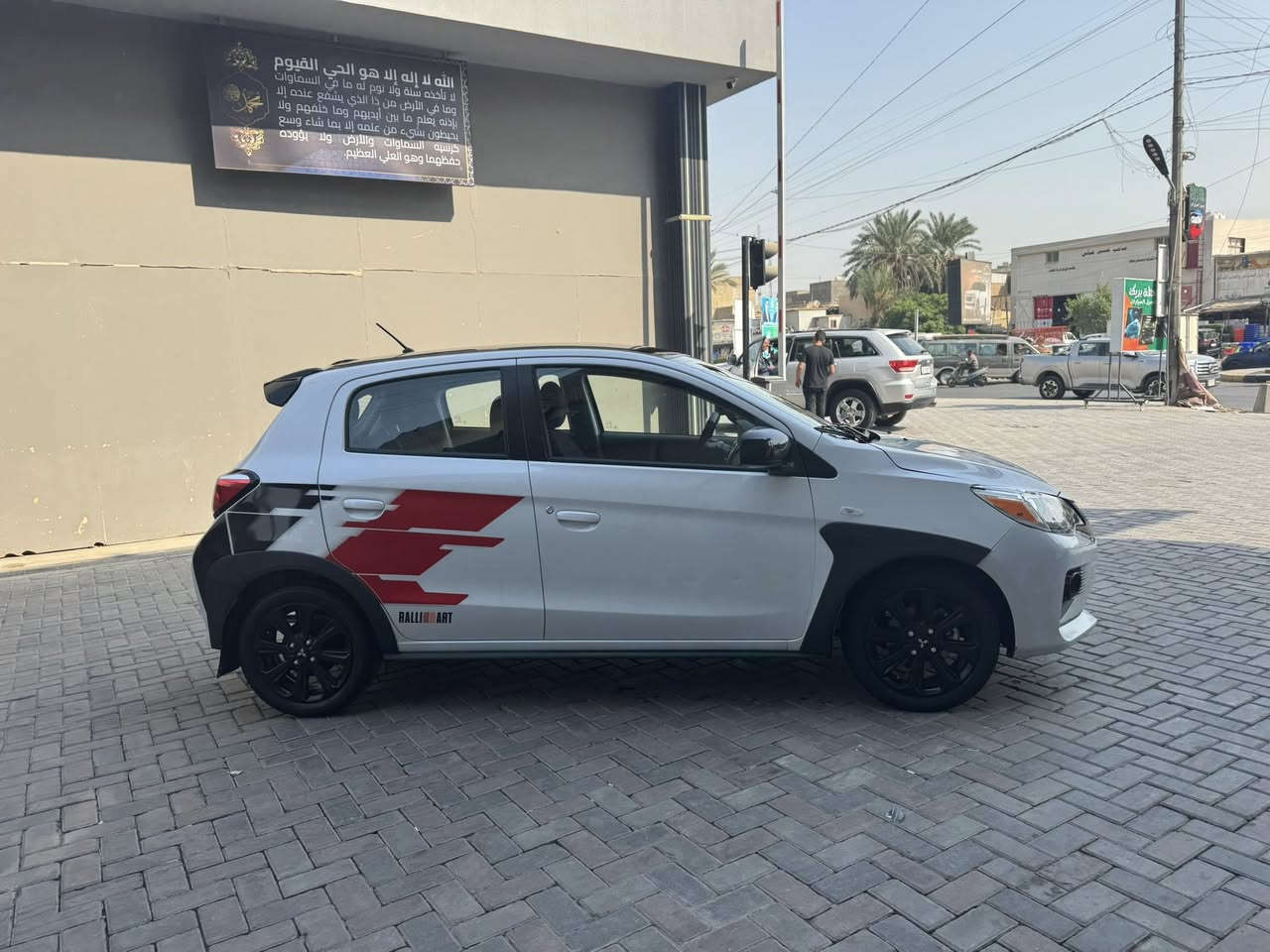 السلام عليكم
ميتسوبشي ميراج موديل 24 وارد امريكي لون مميز ( تو كلر ) 
حادث بسيط موضح بالصور ( ايرباكات كلها سليمة ) 
ماشية 10 الاف ميل فقط . 
رقم اربيل هزة وسنوية جديدة ( وكالة او تحويل مضمون ) . 
مواصفات فول تقريباً بالميراج ( بصمة وشاشة وكاميرا وفول تحكم ستيرن و ويل كب وداخل لونين تطعيم و رادارات ومانع انزلاق وكروس سرعة وباقي المواصفات المعروفة . 
جاهزة من كلشي وجديدة بدون اي نواقص . 
مكان / بغداد . 
السعر / 110$ . 
للاتصال / ***********
