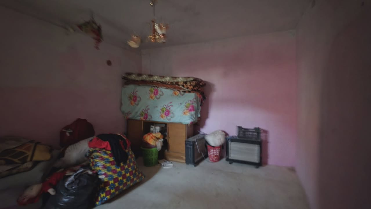 🏠 بيت طابقين للبيع في ديالى - المقدادية (منطقة العروبة) 🏠
​لكل الباحثين عن السكن الهادئ والموقع المرتب، متوفر بيت (عرصة) بمساحة تقريبية 100 متر مربع. البيت بناء مرتب وموقعه ممتاز جداً.
​📍 الموقع:
​ديالى - المقدادية - منطقة العروبة - جهة الشاخة (بالقرب من سوق الجمعة).
​📋 تفاصيل البيت:
​الطابق الأرضي: غرفة نوم + صالة واسعة + مطبخ + مجمع صحيات.
​الطابق الثاني: غرفة نوم + صالة إضافية.
​💰 السعر:
​18 مليون دينار عراقي (وبيها مجال للشراي الصامل الطيب).
​📹 شاهدوا الفيديو المرفق لمشاهدة تفاصيل البيت وترتيبه على أرض الواقع.
​📞 للاستفسار والتواصل المباشر:
يرجى الاتصال على الرقم:***********
​الله يبارك للبايع والمشتري ✨
