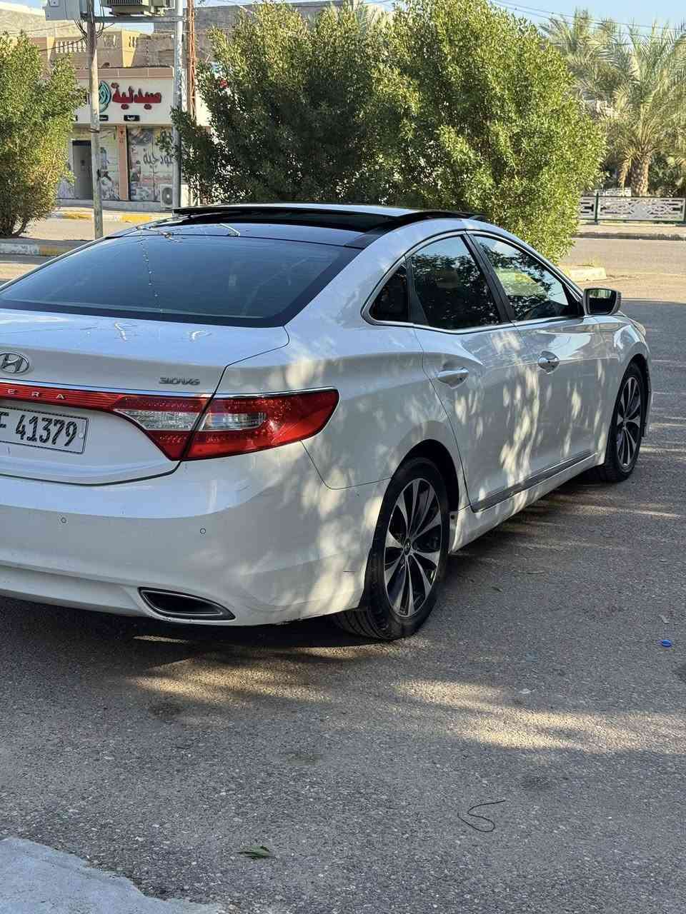 يالله السلام عليكم هيونداي ازيرا 2012 فول مواصفات Vip  للبيع فقط بدون مراوس بدون اقساط بدون وعده 
مكينه 6 سلندر (3000) المرغوب 
بيهة جاملغ خلفي فقط بدون دواخل بدون ايرباك رقم بغداد الجديد بأسمي شرط التحويل هزه جديده تخم تاير جديد صدر كامل جديد 
سعر 115 ورقه وبيهة مجال بسيط 
مكاني الانبار فلوجة 
***********
