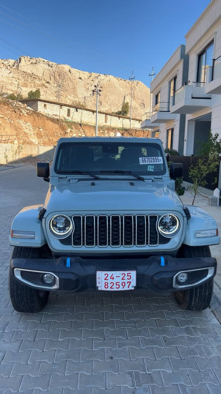 السلام وعليكم
للبيع 
حيب رانكلر موديل ٢٠٢٤ 4xe
محرك 4 سلندر ثلاث انظمة قيادة 
السيارة طيارة 375 حصان

ماشيه 12 الف كيلوا 
السيارة بحالة الوكالة جديدة كلش 
فول الفول للأخير صحارى فئه خاصه 
جلد اسود تطريز بلون جوزي
كشنات كهرباء 
كشنات تدفئه
سترين تدفئه
كاميرا اماميه
زراك كاميرا 
كاميرا خلفيه
مرايه وسطيه اوتودم 
رادار حانبي 
رادار خلفي 
رادار امامي
سياقة ذاتيه 
بريك طوارئ تلقائي
كشافات اماميه 
ليد كل الانارة اللي بالسيارة 
ايرباك عدد ٦ 
نظام صوت Alpine 
امبليفاير بالجنطة بيها صوت كلش قوي 
شاشة كبيرة بيها كل اعدادات السيارة 
بيها نظام Alexa 
شاحة السيارة كيبل شحن سريع 
ويجي وياها بطارية اضافيه تشحن بيها من السيارة لسيارة ثانيه 
نظام تعليق solid axle يجي بالصحارى يكون مريح للأستخدام اليومي 
السيارة فول للاخير وقليل تجي هيج مواصفات 
كلش جديده بعدها بحالة الوكالة حادثها كلش خفيف بدون ايرباك بدون دواخل 
كاتي اربيل
سعر السيارة 360$$ الف دولار ‼️‼️
هذا رقم تليفوني
***********
تفضل اتصل وتدلل
