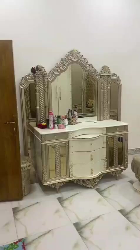 غرفة نوم ايطالي للبيع 
المكان النجف المناذره  ستة قطع 
***********
