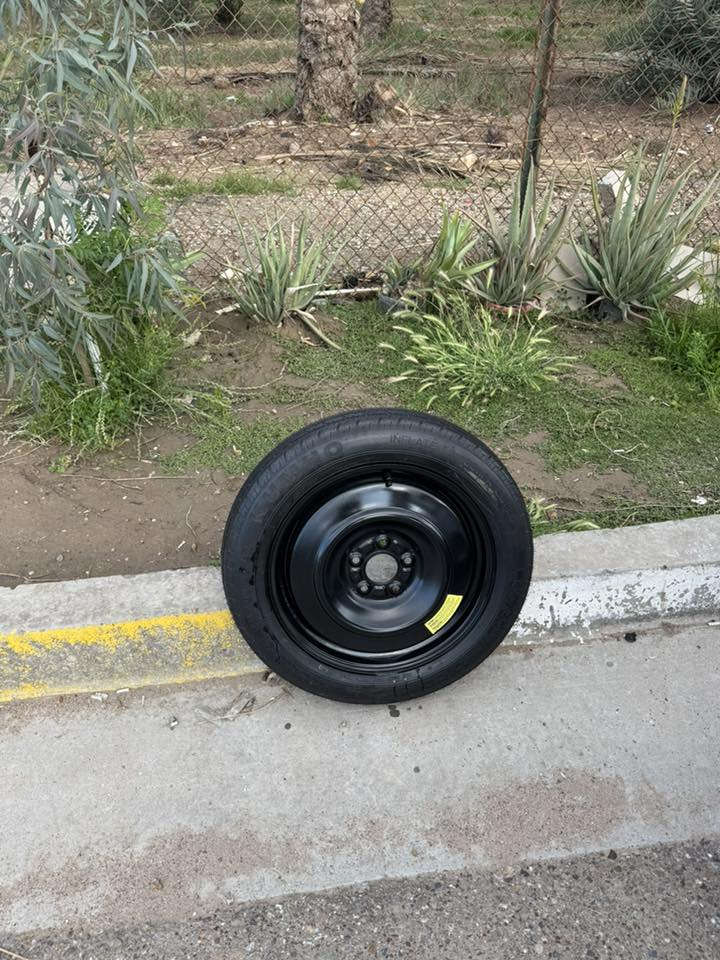 سلام عليكم ويل وتاير صيني غير مستعمل حجم 195/65/R15 سعره 65 وسبير طوارء جديد مع الجك وعده كامله حجم 17 سعره كامل 65 
***********
