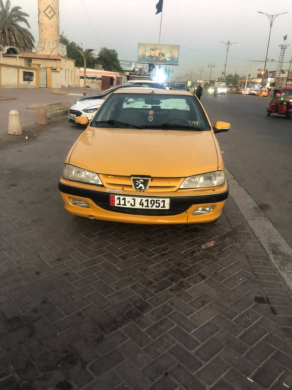 سلام عليكم بيجو بارص موديل 2015 مكينه كير تخم تاير صدر دبلاد كله مكفول سياره بيها فقط ربع بنيد صبغ طخه خفيفه وخط بلهلال الخلفي سياره سنويه نفذا صارلها اربع اشهر بيها هزه جديده مكاني بغداد الحسسنيه الراشديه اي سفسار ع رقم هاتف ***********  سعر ب 47 وبيها مجال
