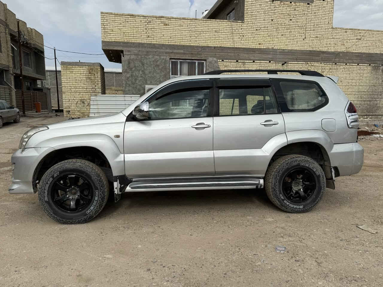 السلام عليكم
برادو 2006 محرك 6 سلندر 

بإسمي رقم مميز انگليزي جديد ذي قار 

 داخلة هزة قبل كم شهر 

7 راكب

✅محرك وگير مكفولات

✅دواخل مكفولة

❄️تبريد ثلج ( منظومة كاملة جديدة بلادية، كومبرسر ياباني اصلي جديد وراديتر تبريد جديد وفريز جديد وغسل كامل للمنظومة قبل شهرين ايام وشحن غاز جديد ) بس بي خلل بسيط الي هو حساس الكومبرسر فقط وحتى غاز متروس

🛞تخم تاير كوري جديد 

تخم فلنجات جديد

✅ ادامة لمنظومة البانزين قبل شهر

✅راديتر جديد

✅دسكات تخم امريكي جديد 

✅صدر نظيف 

مصبوغة عام 

داخل نظيف بس شوية يرادله ترتيب  

ماشية 205 الف

مكاني بغداد

السعر 120 ورقة وبي مجال

رقمي ***********
