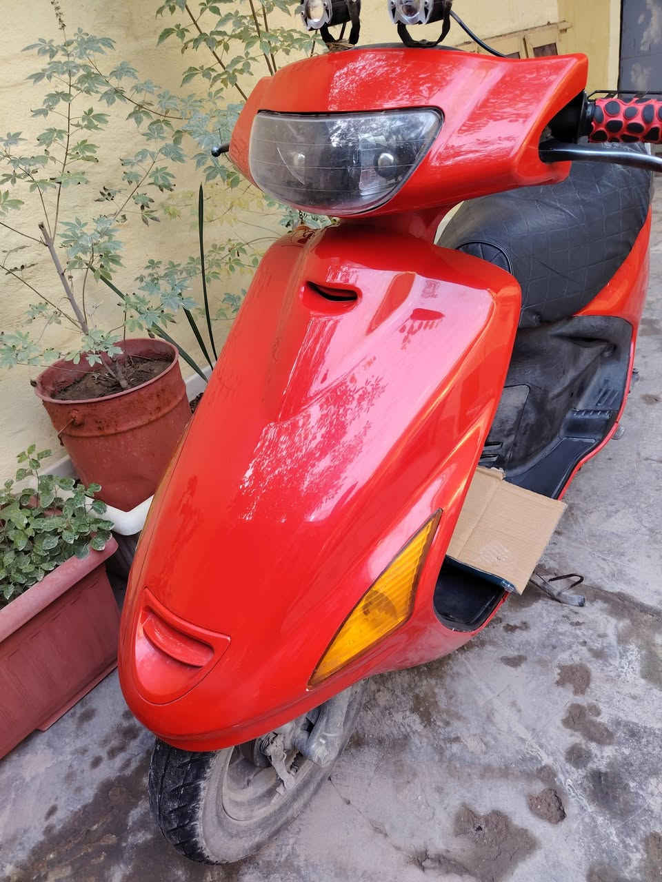 دراجة فراشة 140 ياباني للبيع دراجة اخت جديده كاملة من كلشي دراجة ماخذها من الوكيل مال باله رمبه وصل شراء موجود مثل ماموضح بصور دراجة مو مال شارع ومامتعوبه عل أيدي مداريه بدهن بانزين من المحطه كلها شغاله لايت امامي زنون شادلها لايت خلفي وسطاب اشاير هورن عداد سرعه كيج بانزين كله شغال باتري جديد توه شادلها غلاف كشن غلاف يدات تايرات جدد مكينة مامفتوحة شررط ولامجفته ولاتبخر ولانضوح شرط الفحص ماخذها ب 775 و ذابة عليها خير من الله حاليا عارضها ب 700  مكاني البصرة الزبير شراي يتصل وبالخدمة ***********
