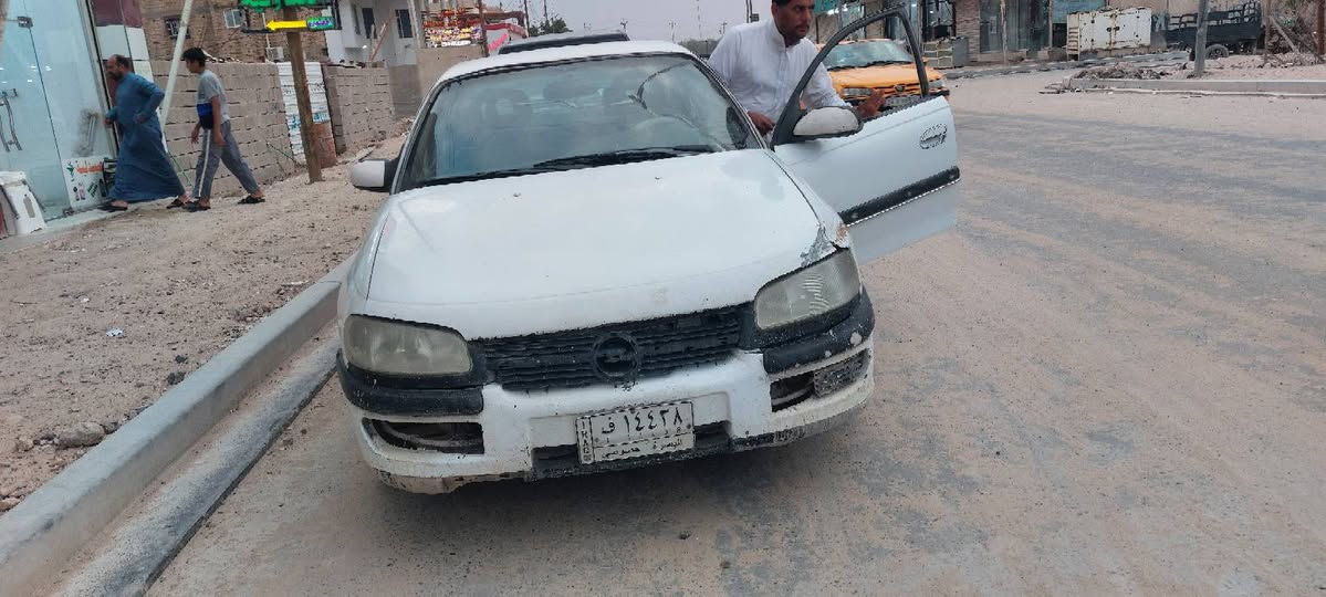 سلام عليكم سيارة اوبل كير ومكينة ثنين ونص راعية با البصرة ابو الخصيب السعر 20 رقم الهاتف***********
