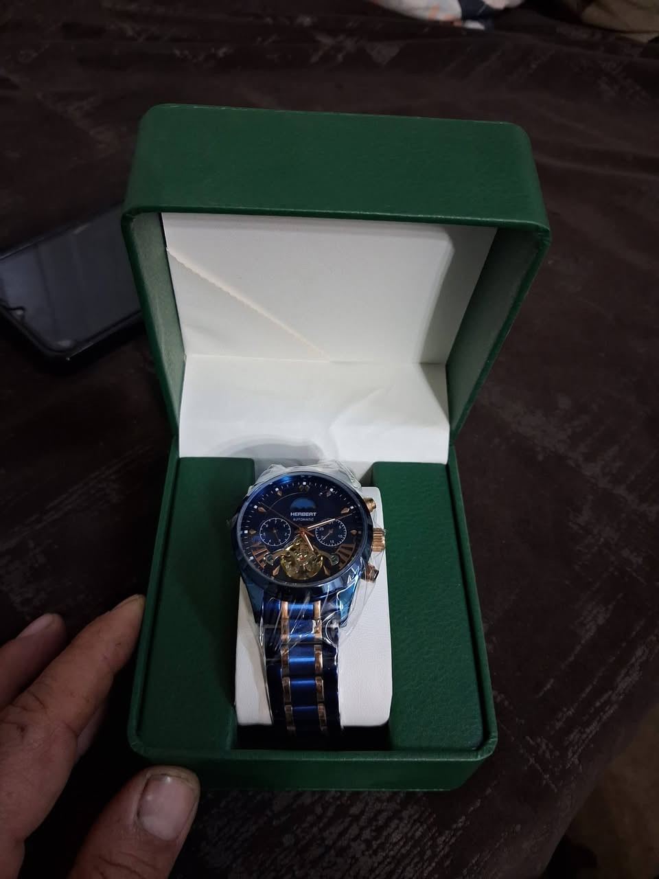 السلام عليكم.....ساعه فخامه واناقه وذوق بالبس شخصيه 
ذاظ خاصيه جميله ساعه توماتيك شوف مواصفاتها بالفديو 
مزادها يبدي من ٥٠ الف يتوفر توصيل


**إذا كنت صاحب هذا الإعلان وتريد حذفه لأي سبب، رجاءا أرسل رسالة إلى الدعم الفني**