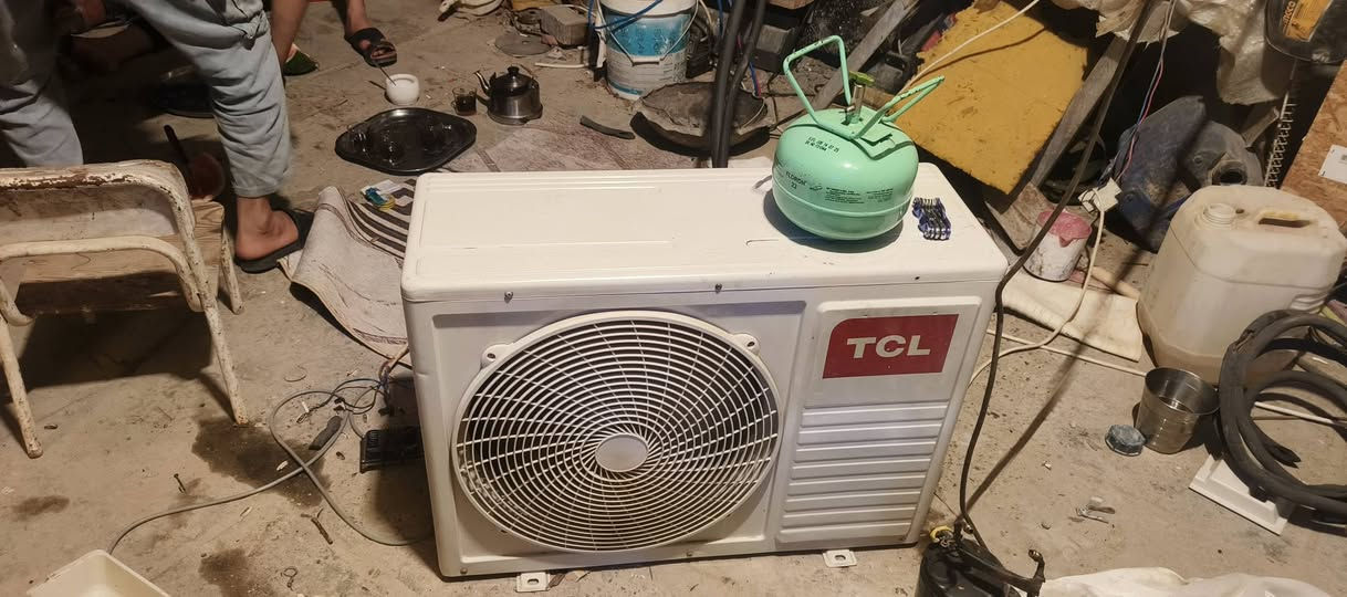 جهاز للبيع نوعيه TCL نوعيه ممتازه شرط شغل بروده ممتازه تجي تشوف البروده بعينك يلا تاخذه سعره راسلني وتساب وتلل ***********
