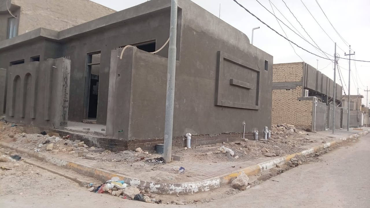 للبيع للبيع
#هيكل طابق واحد ركن 
#منطقة ال 36
#المساحة 140 متر ركن ومربع 
#شارع 15 وشارع 10 ثاني بلوك عن شارع السيد السيادين
#يحتوي على 
غرفتين وصالة ومطبخ وبراني ومجمع صحيات داخلية وخارجية 
الهيكل ملبوخ مع تأسيس ماء ومجاري وكهرباء وملبوخ . بدون تشطيب 
#مكلوب للاسكان 20 مليون تنزل من السعر الكلي 
القسط الشهري 150 الف فقط 
#لمعرفة السعر الكلي اكتب كلمة (الفخامة) وبخدمتكم
للاستفسار او كثر مراسلتنا على الخاص او الاتصال على الأرقام التالية أو مراجعة مكتبنا 
مكتب الفخامة للعقارات في السماوة 
الواقع في منطقة الحكم قرب مكتب العصائب القديم ومقابل باب متنزه الزهور
***********
***********
***********
