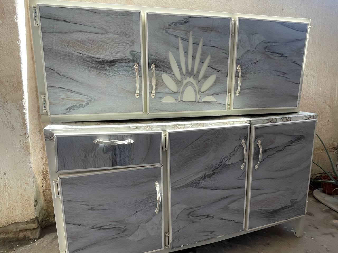 كاونتر للبيع السعر 165 الملحق متر ونص والسنك متر و 20 للاستفسار اكثر مراسله الصفحه او الاتصال على هذا الرقم***********
