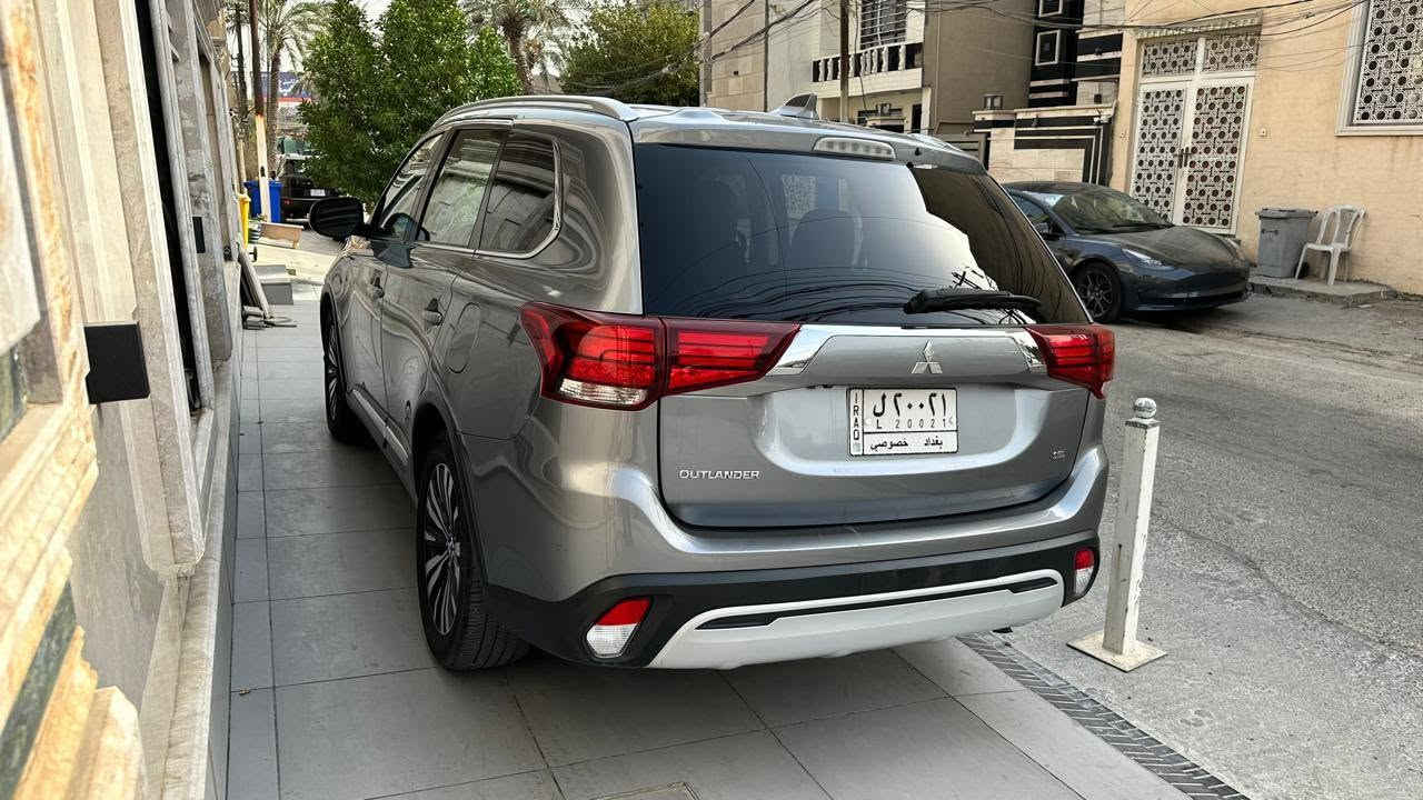 اوتلاندر موديل 20 محرك 2500 
موصفات sel 
ماشيه 51 الف
تحديد مسار
كشنات تدفئه
هاندبريك كهرائي
كشات تحكم كهرباء
اوتو هولد
كار بلاي
مري كهرباء
كشنات جلد 
رادار امامي 
كاميرا خلفيه 
- السياره كلين تايتل بدون صبغ بدون تبديل بدون ايرباك كما موضح بصور الحادث  ، فقط تكعيد دعاميه 
رقم بغداد مميز 20021 
عنوان بغداد 
سعر 193
تواصل واتس او رقم هاتف 
***********
