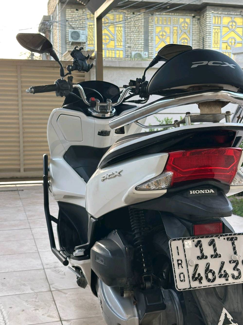 السلام عليكم PCX جيل ثاني ياباني محرك ١٢٥ مكفولة فقط الكفرات بيها ملاحظات مثل ما موضح باصور مرقم بغداد لوحة وسنوية رقم انكليزي بأسمي تحويل ثاني يوم للبيع مكان بغداد ب ٢٩ ورقة وبيها مجال للأستفسار واتس اب ***********