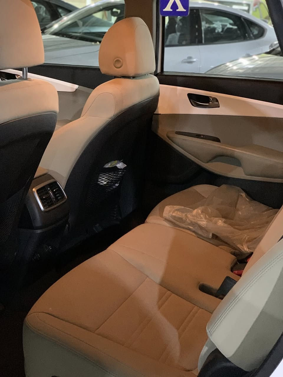 سلام عليكم 
سورنتو 2020 وارد امريكي 
4 سلندر
مكفوله من ضربه والصبغ فقط تبديل قطعه وحده سياره احلى من الصور جديده بمعنى الكلمه

استفسار اتصل
***********
