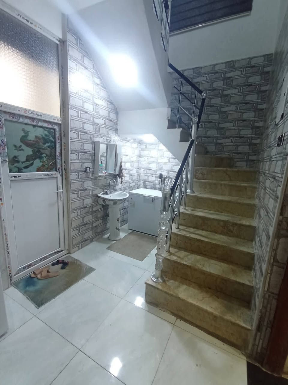 دار للبيــــــع حله حي الزهراء قريب على الشارع الخدمي 

المساحــــــة  100 متر طابو زراعي سند 25 
الــوآجـــهــة  10متر
النــــــــــــزال 10متر 

طابقين ثلاثه غرف نوم وصاله وكليدور ومطبخ ومجمع صحيات  وطارمه 

عرض الشارع 10متر تبليط مجاري كافة الخدمات 

للاستفسار ***********
مراجعة مكتب سومر للعقار نادر الاولى على الشارع الخدمي قرب حسينيه حنتوش
