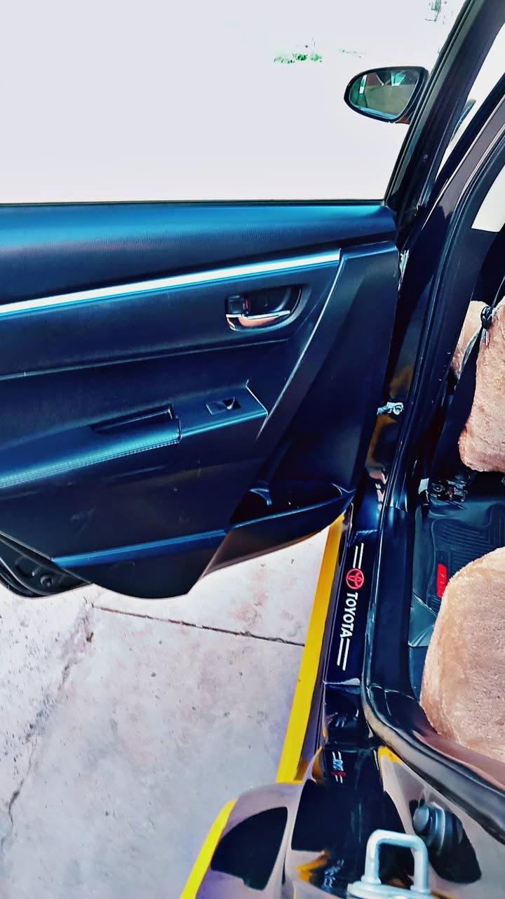 كورلا 2015
فول فول
 جاملغ وارة سايق بس كفرمال بدل 
بصمة
شاشة
سلايت
كشن كربا
بعد موسفات هواية.
‌سعر خابر..
***********
***********
