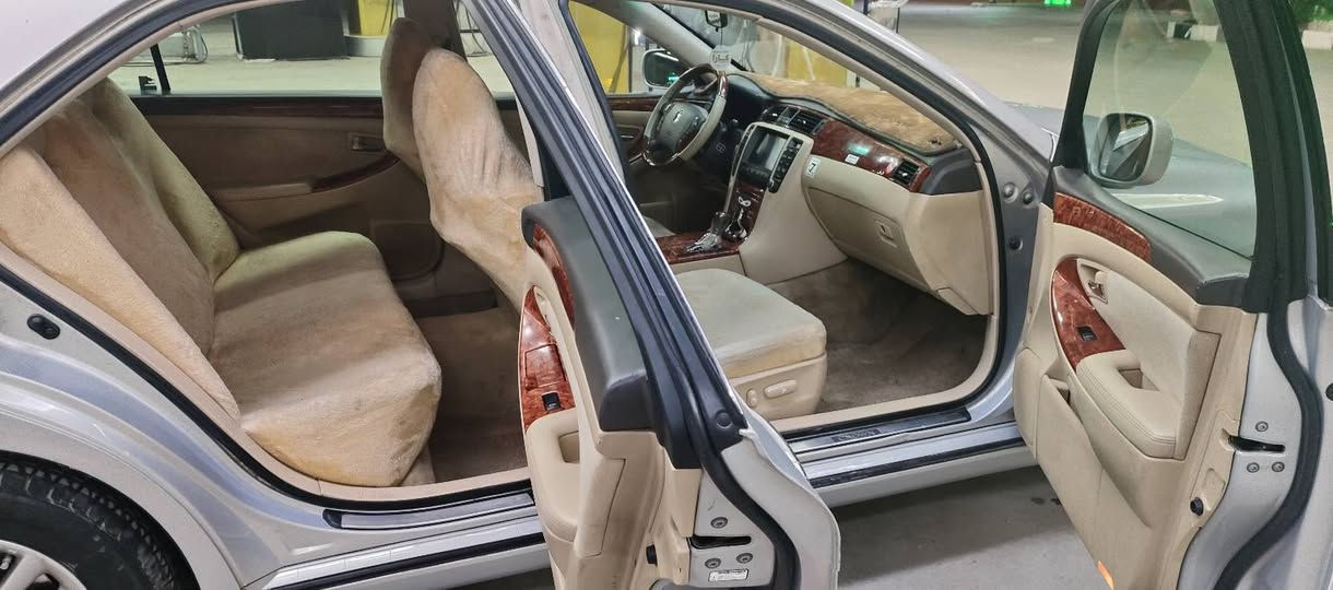 سەرەتا بەناوی خوا 
شاهانە 2005  موس
سعری 56گەڵا 
تەنها100هەزار ڕۆشتوە
2دووگمەگەورە بەگەورە
 ناوزەرد 
شاشە کامێرە 
سوکان کارە با
سوکان ڤولیۆم
کوشن کارەبا
بریکی بەسراوە 
تەبرید ساردووگەرم 
4تایەی لۆک
250مەسرە فینییە
***********
***********
