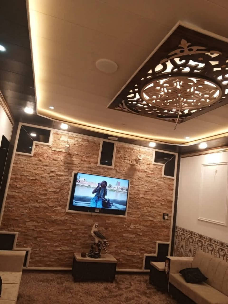 بيت  لبيع طابقين  مساحته 120 منطقه باب درب زراعي مشمول داخل بتطويب أربع غرف نوم خدمات ماء مجاري تبليط ***********
