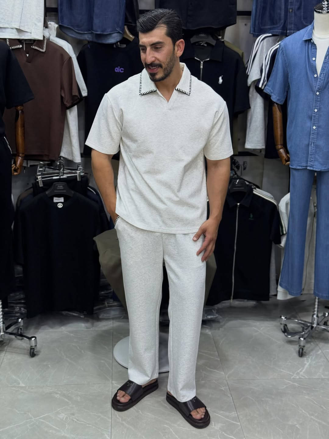 سوت 4 اللوان 
خامه قطن جوده عاليه 
M l xl xxl xxxl


**إذا كنت صاحب هذا الإعلان وتريد حذفه لأي سبب، رجاءا أرسل رسالة إلى الدعم الفني**