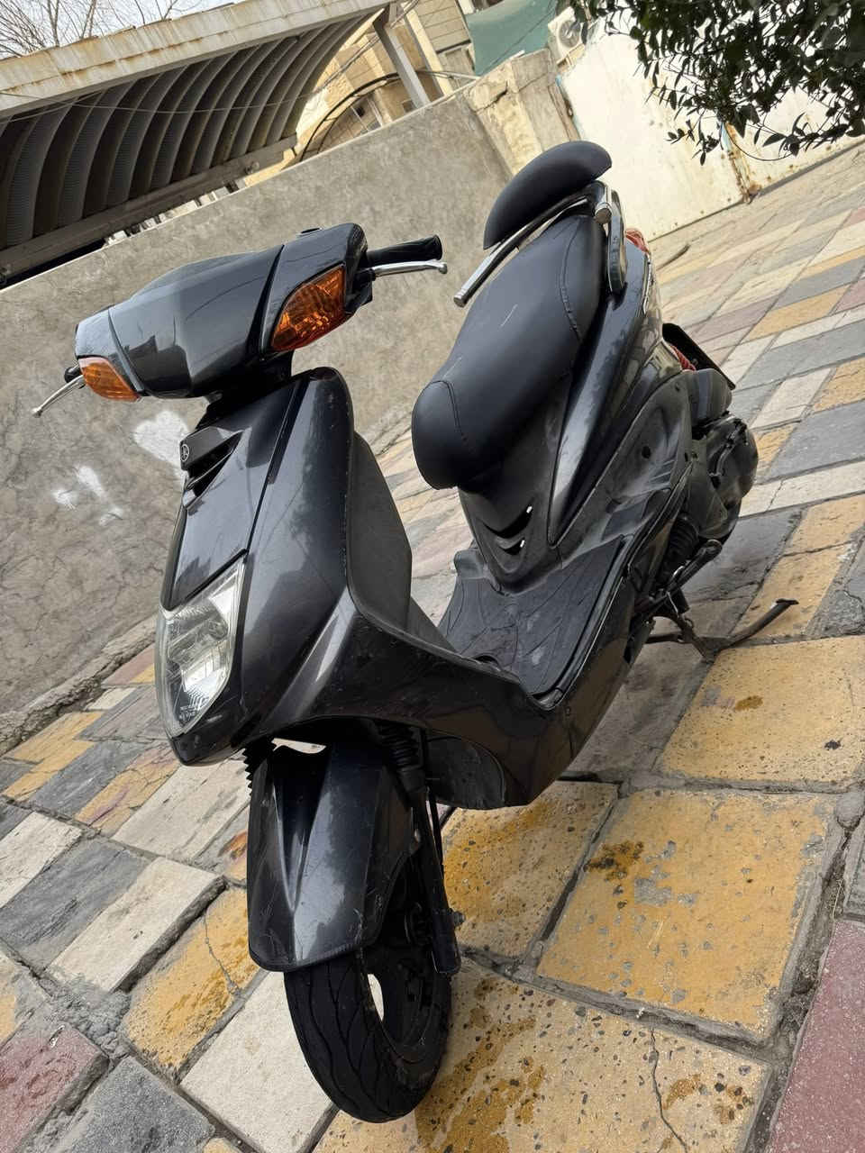 سلام عليكم للبيع سكنس ياباني 110ستاند كهرباء بلاديه كله جديده اي نقص مابيه السعر 800وبيه مجال بسيط للاستفسار ***********مكاني بغداد حي القاهره فقط التريشه نكسرت وجبت غير لون اصليه
