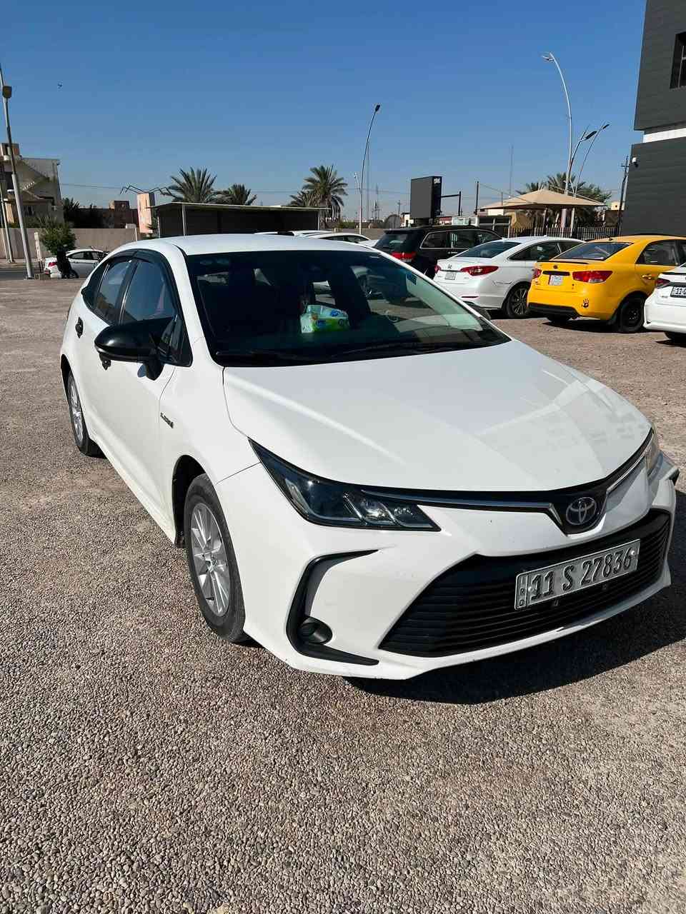 كورلا للبيع موديل 2021
              مواصفات السياره العلامة الزرقاء
* ✅ محرك هايبرد سعة 1.8 لتر مع ناقل حركة e-CVT.
* ✅ نظام دفع أمامي (FWD).
* ✅ مصابيح أمامية LED.
* ✅ مصابيح خلفية LED.
* ✅ جنوط ألمنيوم قياس 16 إنش.
* ✅ كاميرا خلفية.
* ✅ مثبت سرعة.
* ✅ نظام تشغيل بالبصمة (Smart Key) إذا كانت هذه الفئة مجهزة به.
* ✅ شاشة وسطية مقاس 8 إنش مع Apple CarPlay وAndroid Auto.
* ✅ فرامل إلكترونية (EPB) مع Auto Hold.
* ✅ نظام الثبات الإلكتروني (VSC) ومساعد صعود المرتفعات (HAC) وABS.
* مرفق السونار
* السعر 137 وبيها مجال
* مكان السياره الرمادي
* للاستفسار *********** واتساب
