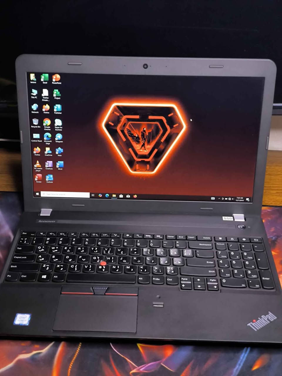 💻 Lenovo ThinkPad E560
أداء مستقر للاستخدام اليومي والدراسة 🔥

🔅 المعالج : 
Intel Core i7 — الجيل السادس (U Series)

🔅 الذاكرة (RAM)
8GB DDR3 — بتردد 1600MHz
🔅 التخزين
256GB SSD — سرعة عالية في التشغيل والإقلاع

🔅 كرت الشاشة

Intel HD Graphics 520 (مدمج — 4GB مشترك)

AMD Radeon R7 M370 (منفصل — 2GB)

🔅 الشاشة
15.6 إنج — دقة Full HD (1920×1080)

🔅 الكيبورد
ستيكر عربي / إنكليزي

🔹 الحالة: وارد اوربي غير مستعمل بالعراق (كالجديد) نظافة 95% فما فوق 
🔹 البطارية: بحالة جيدة (ضمان ساعه فما فوق)

🔷️ السعر الكلي : 285 الف دينار 
(شامل التوصيل مجاني مع هدايا حقيبة وماوس )

■ ضمان(١) فحص وتشغيل امام المندوب 
■ ضمان(٢) استخدام اسبوعين اي خلل مصنعي يتم الاستبدال بنفس الموديل المصيب, بابل


**إذا كنت صاحب هذا الإعلان وتريد حذفه لأي سبب، رجاءا أرسل رسالة إلى الدعم الفني**