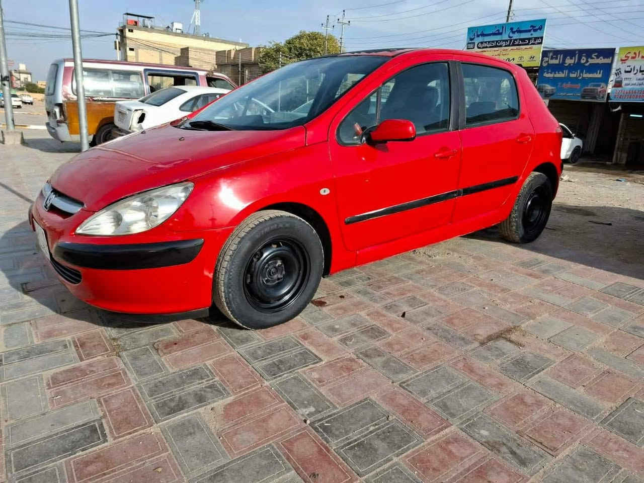 السلام عليكم عندي بيجو 307موديل 2005سياره نضيفه رقم بغداد وجاهزه   لتفاصيل أكثر تواصل خاص او ***********
