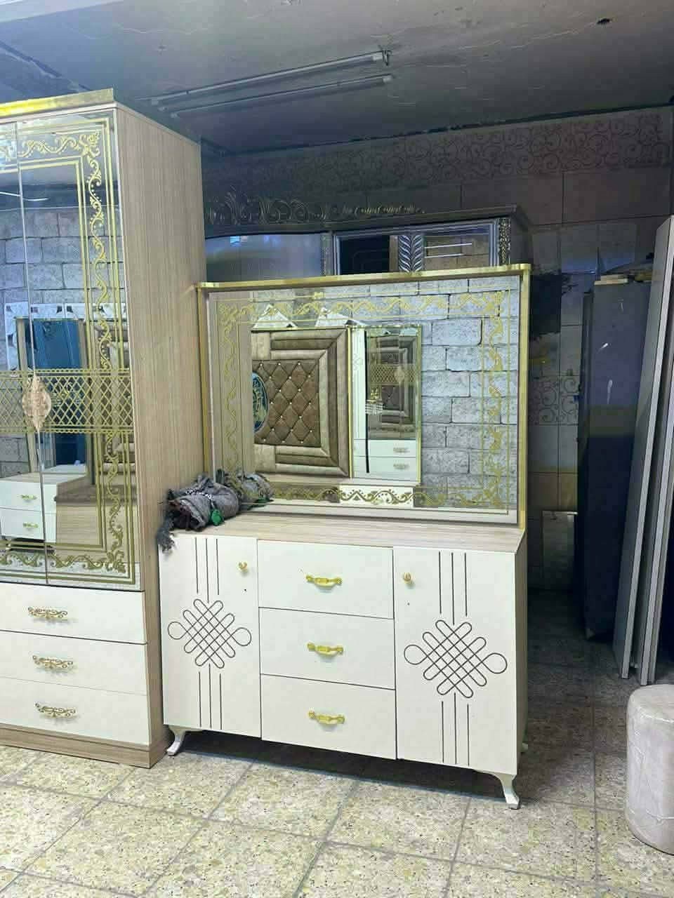 ✨ غرفة تركي 🇹🇷ملكي 👑  اصليه صبغ حراري  9 قطع 
 نظام أبواب موديل حديث لون برونزي 
سرير مخزن عملي
 ضهر بلوك
 قماش وتر بروف أصلي
✨ نظافة 90/💯
السعر  / مليون و200
شد ونقل مجاني داخل بغداد
 توصيل للمحافظات بأسعار رمزية


**إذا كنت صاحب هذا الإعلان وتريد حذفه لأي سبب، رجاءا أرسل رسالة إلى الدعم الفني**