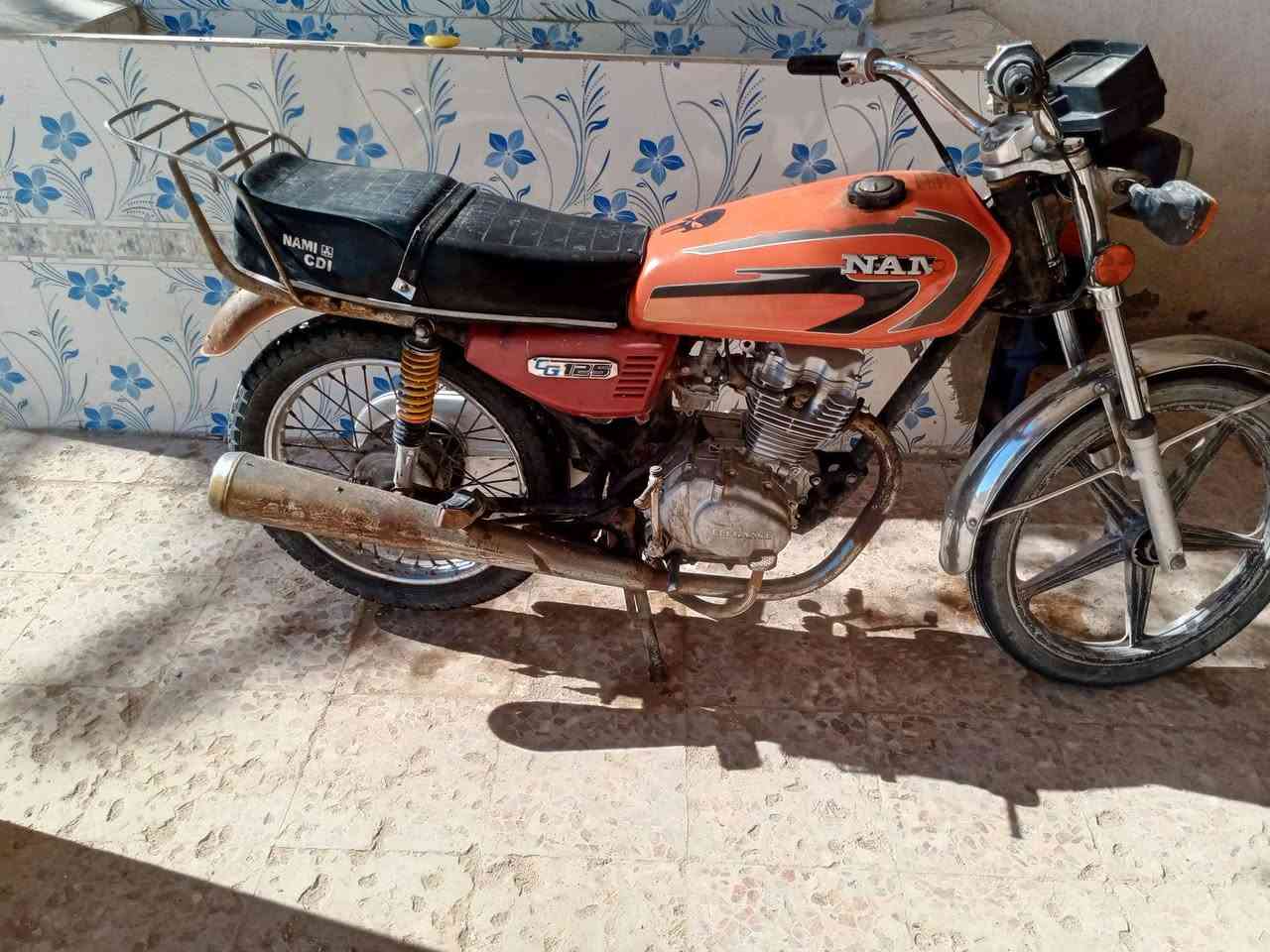 دراجه اوراق أصولية كامله  ب اسمي تحويل بنفس اليوم كهربائيات كله شغاله دراجه نضيفه سعره ٢٦٠ وبيها مجال للشراي لتواصل ***********
